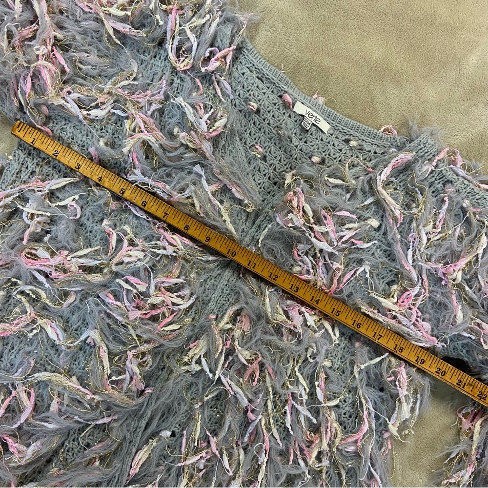 Verte Gray, Pink, White Ribbon and Yarn Adorn this fun Sweater size S/M - Picture 6 of 9